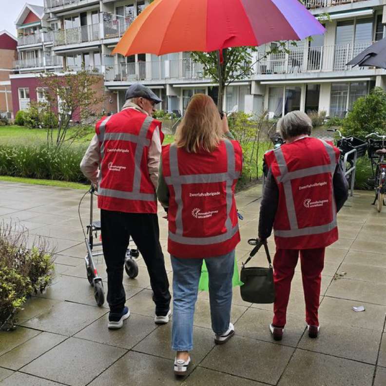 Afvalbrigades: samen wandelen, samen opruimen